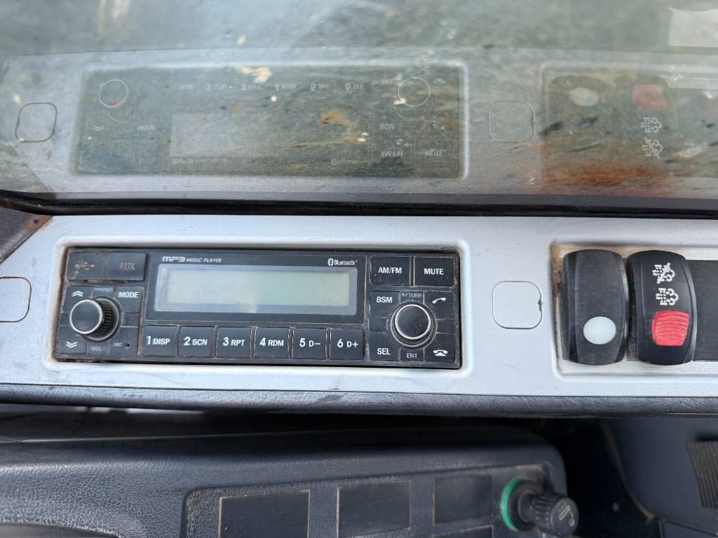 Hyundai HX300LR - 18m Long Reach / Auto Greasing