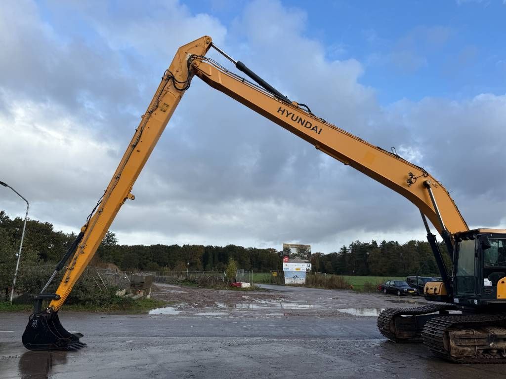 Hyundai HX300LR - 18m Long Reach / Auto Greasing