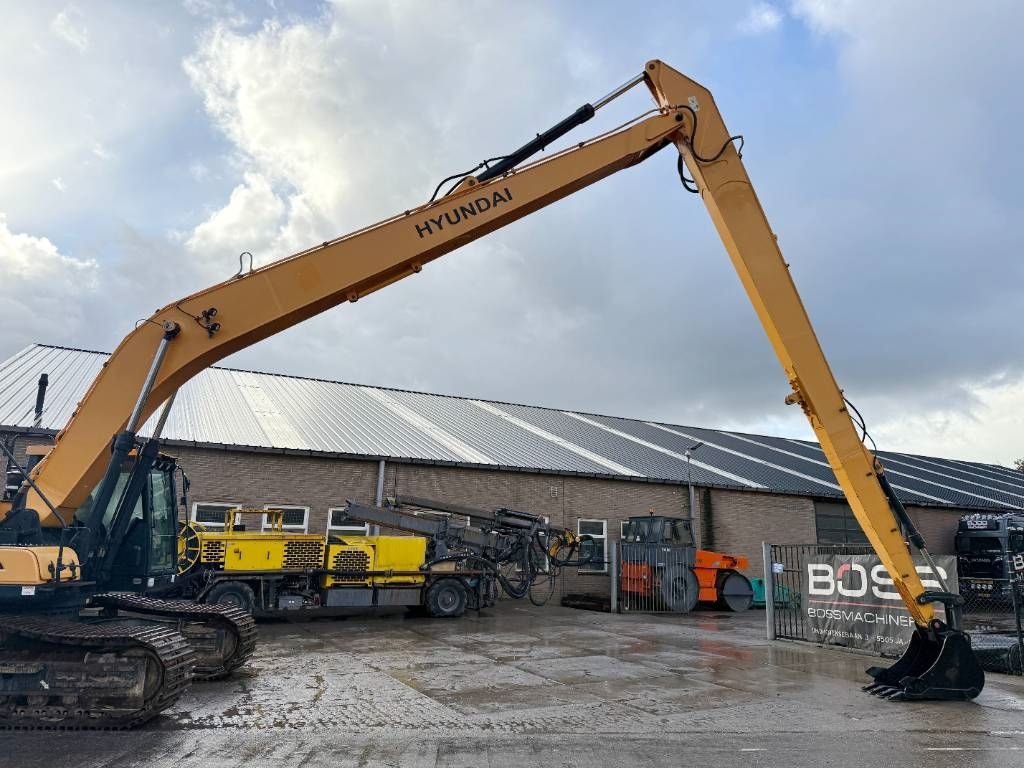 Hyundai HX300LR - 18m Long Reach / Auto Greasing