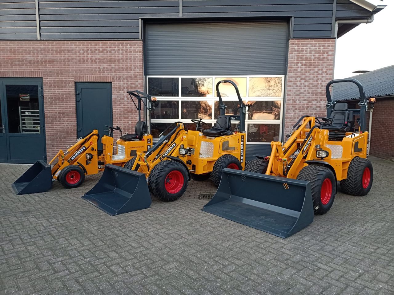 Knikmops 85 shovel wiellader weegt 820kg