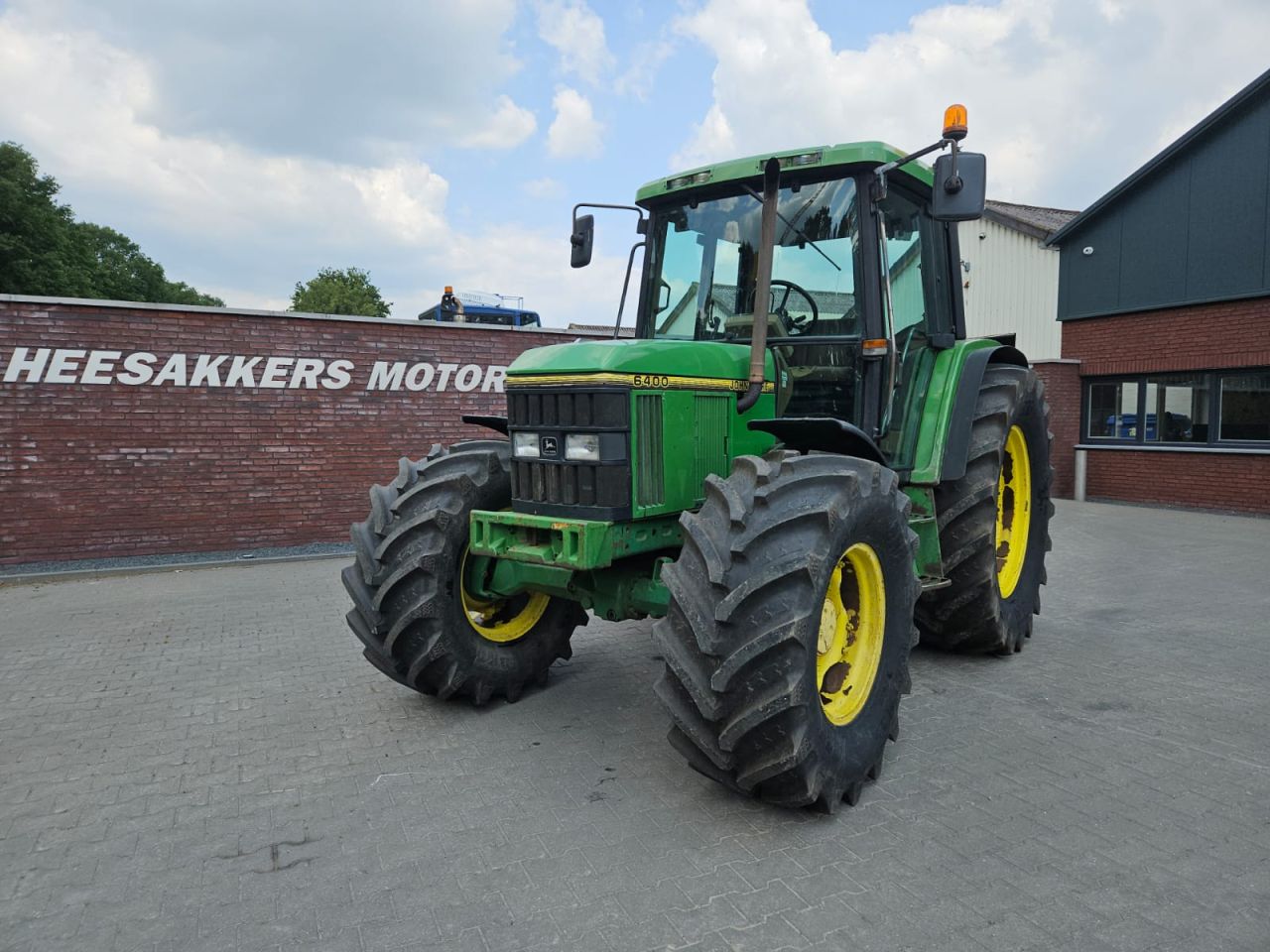 John Deere 6400