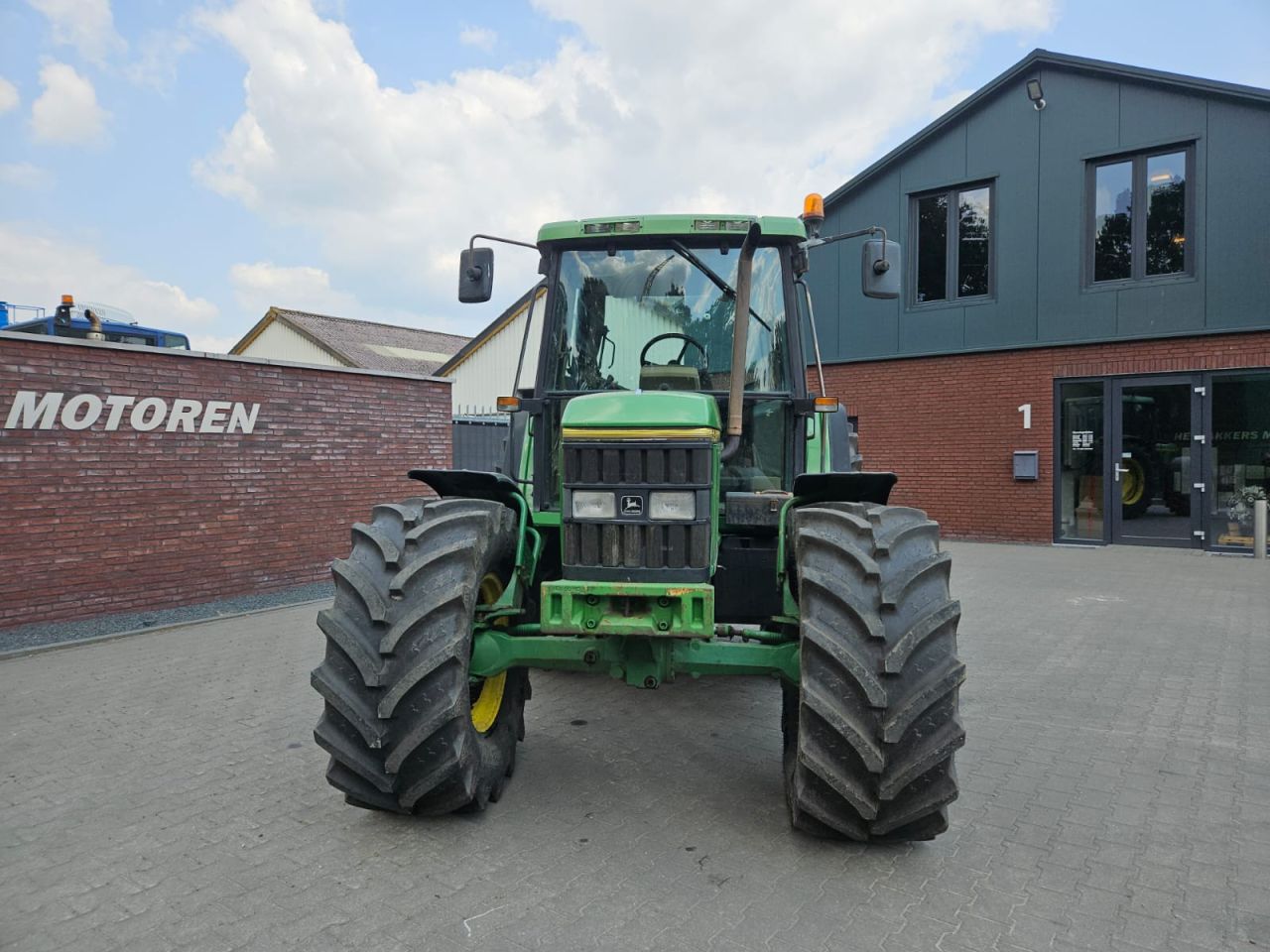 John Deere 6400