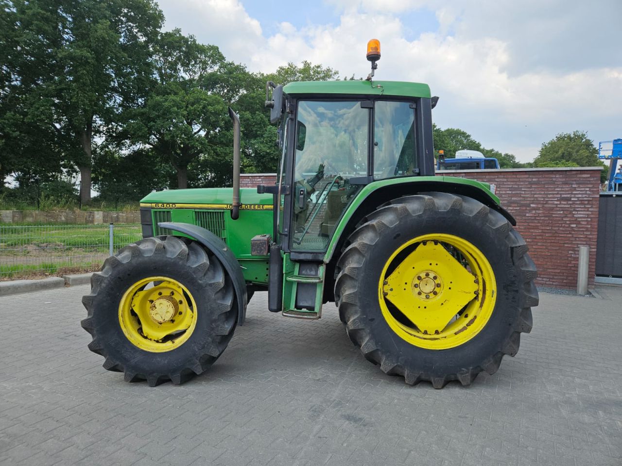 John Deere 6400