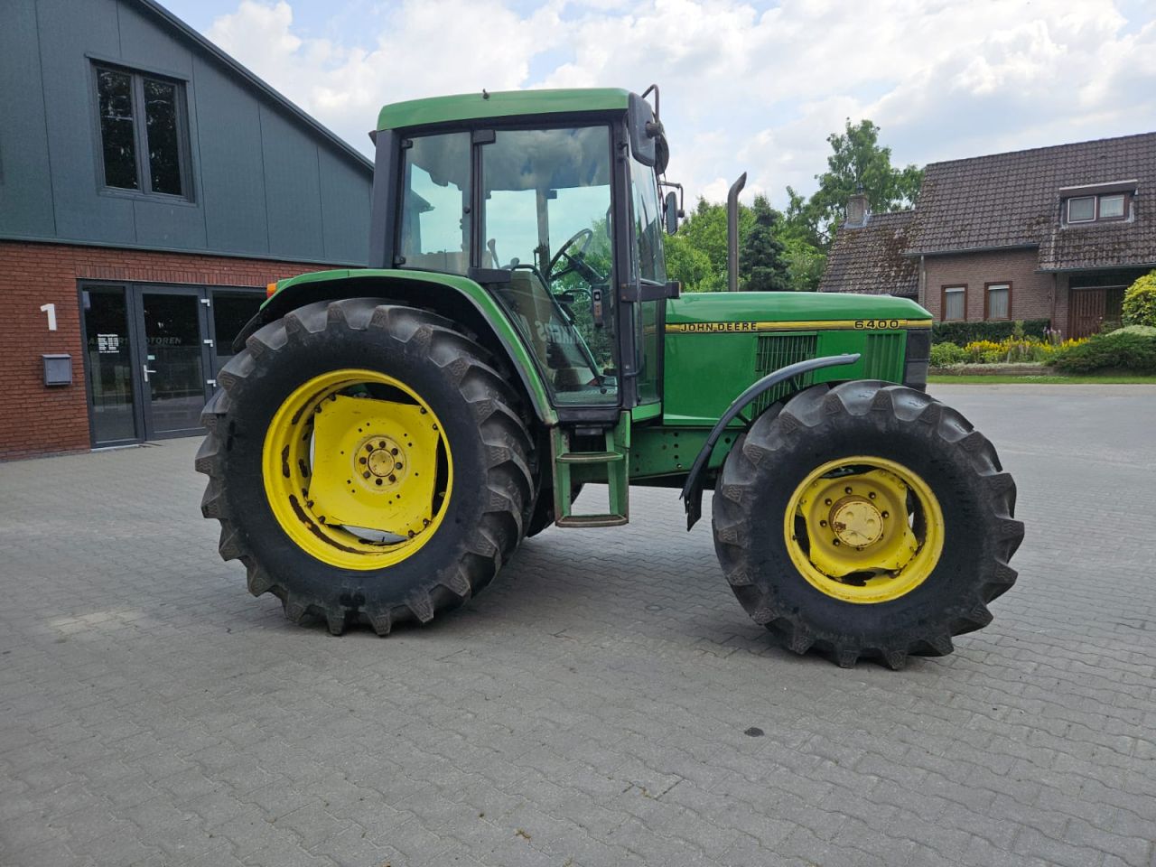 John Deere 6400