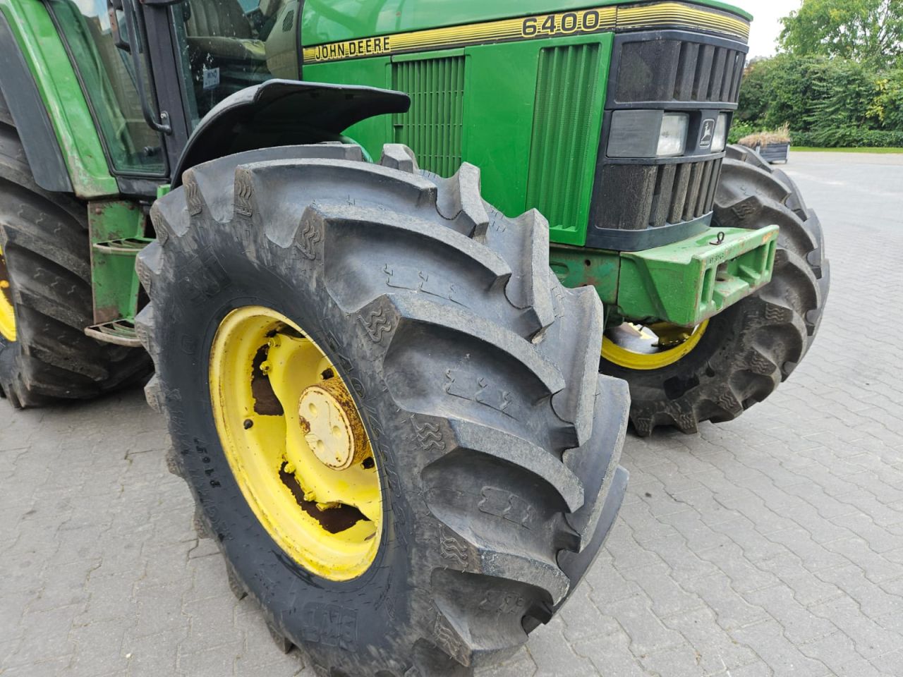 John Deere 6400