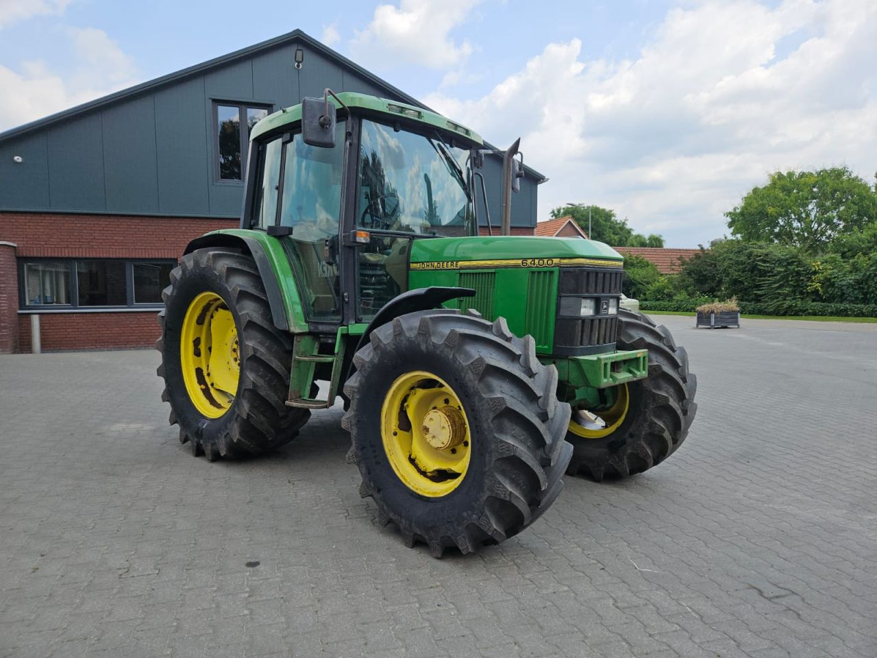 John Deere 6400