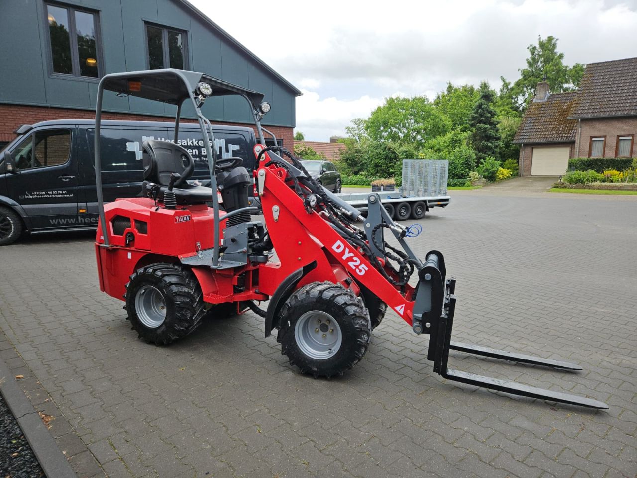 Taian shovel met Kubota shovel