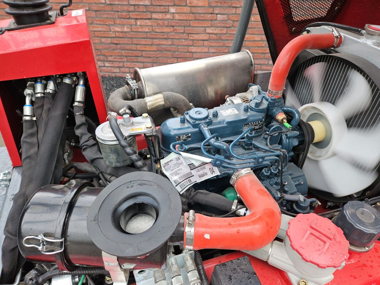 Taian shovel met Kubota shovel