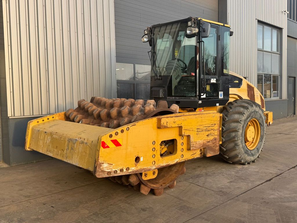 Caterpillar CP76 Padfoot roller