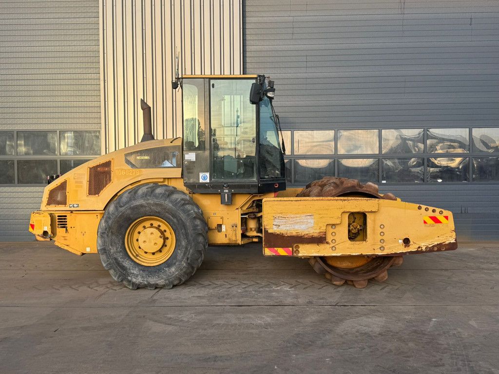 Caterpillar CP76 Padfoot roller