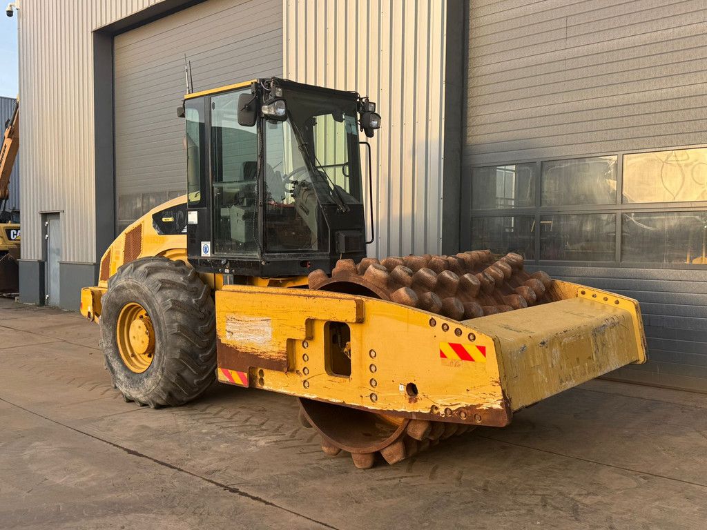 Caterpillar CP76 Padfoot roller