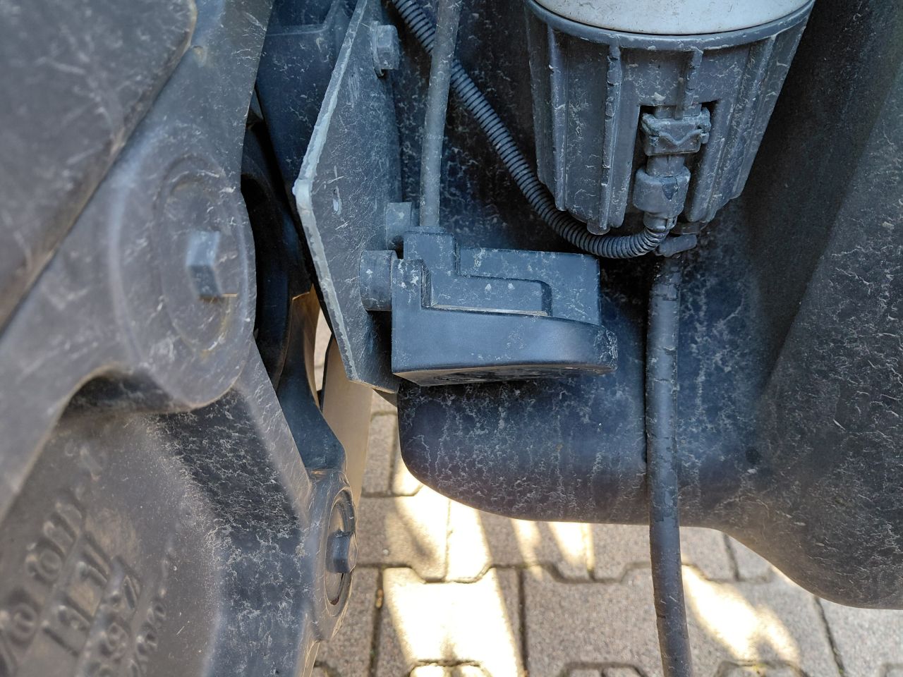 Nette stoppelcultivator met zaaibak en grondradar