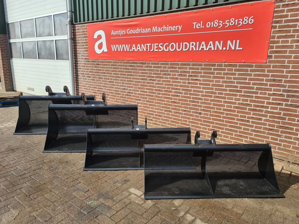 Baggerbakken grading bucket