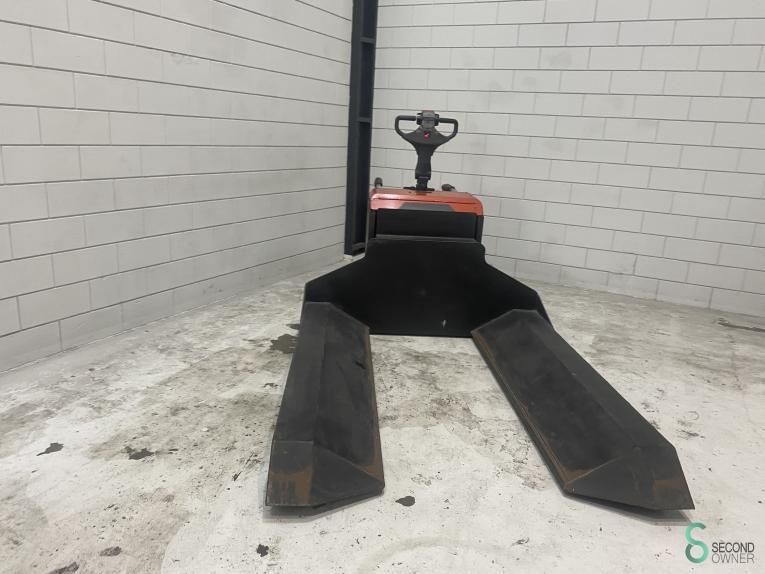 Hubwagen Elektrisch BT LPE240 2008