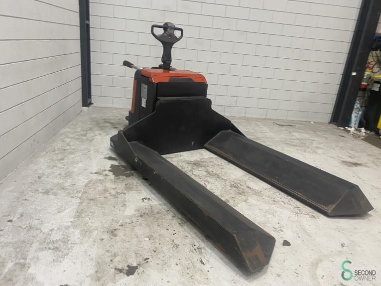 Hubwagen Elektrisch BT LPE240 2008