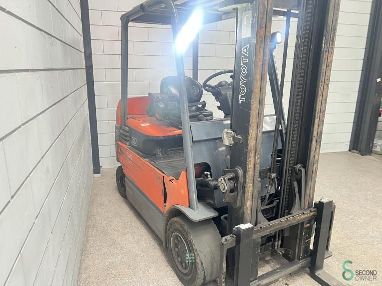 Forklifts Electric Toyota 7 FBMF 35 2006