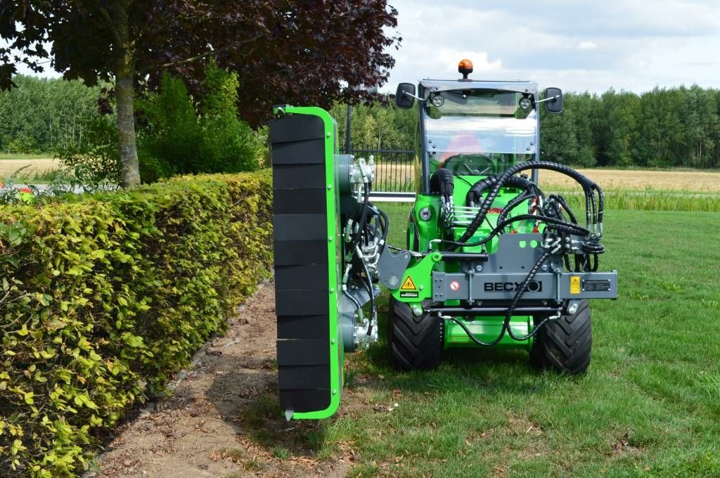 Becx Loaderarm WLA60 met Becx HS131HR Heggensnoeier