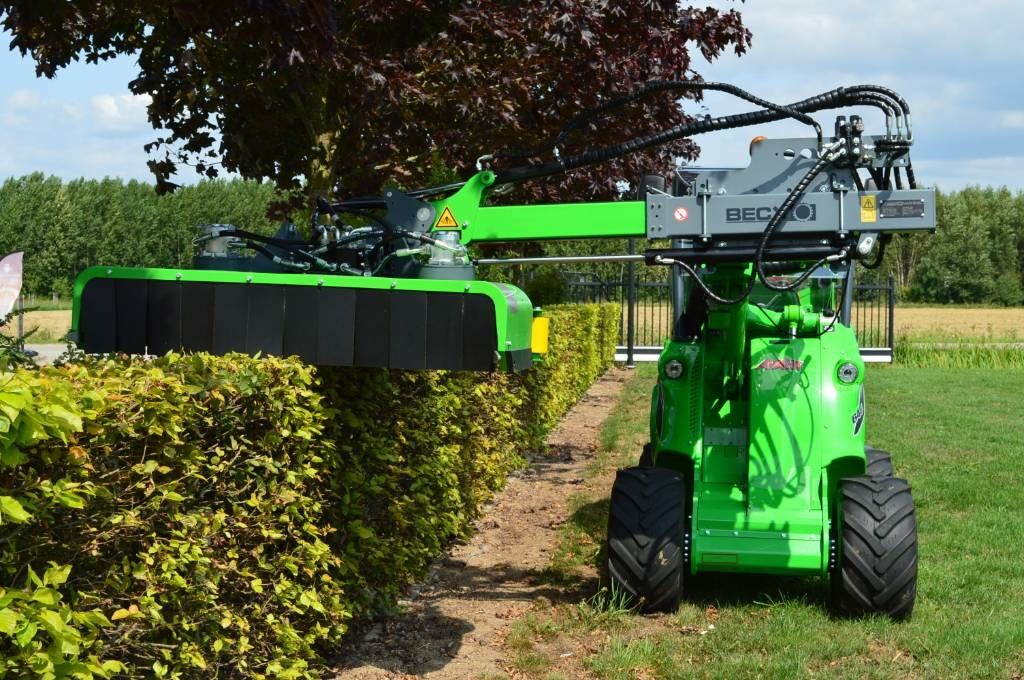 Becx Loaderarm WLA60 met Becx HS131HR Heggensnoeier