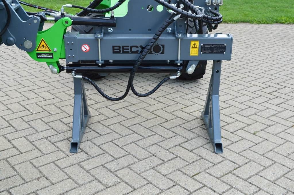 Becx Loaderarm WLA60 met Becx HS131HR Heggensnoeier