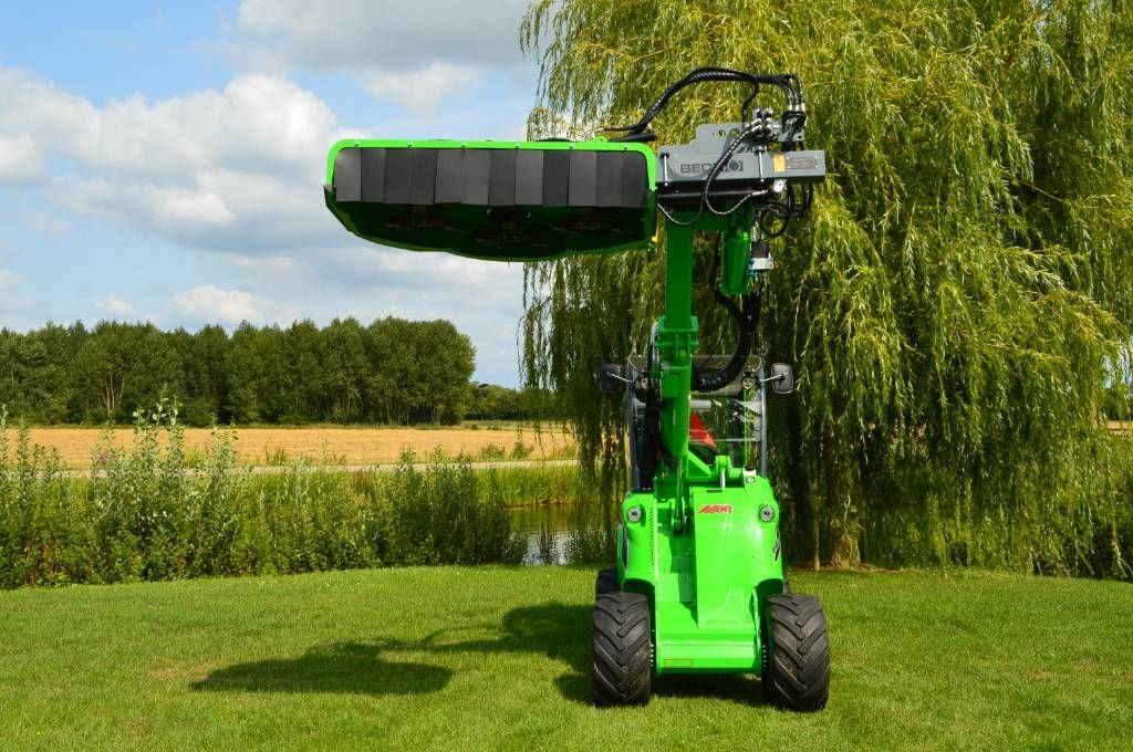 Becx Loaderarm WLA60 met Becx HS131HR Heggensnoeier