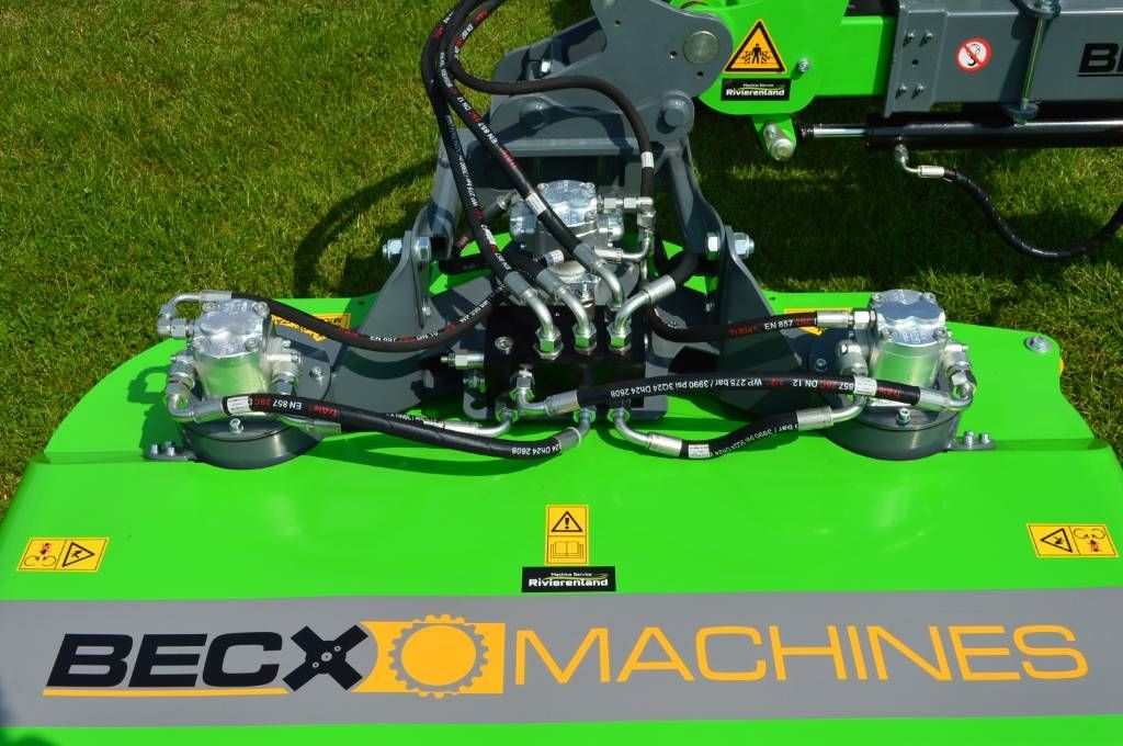 Becx Loaderarm WLA60 met Becx HS131HR Heggensnoeier