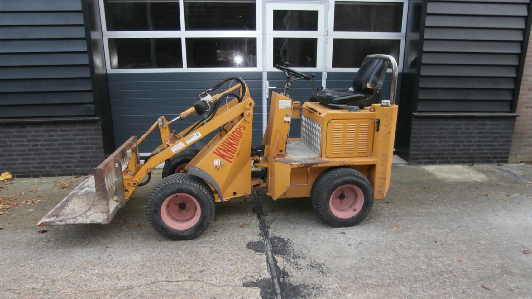 Knikmops 90 met bak prima staat €10.500,00