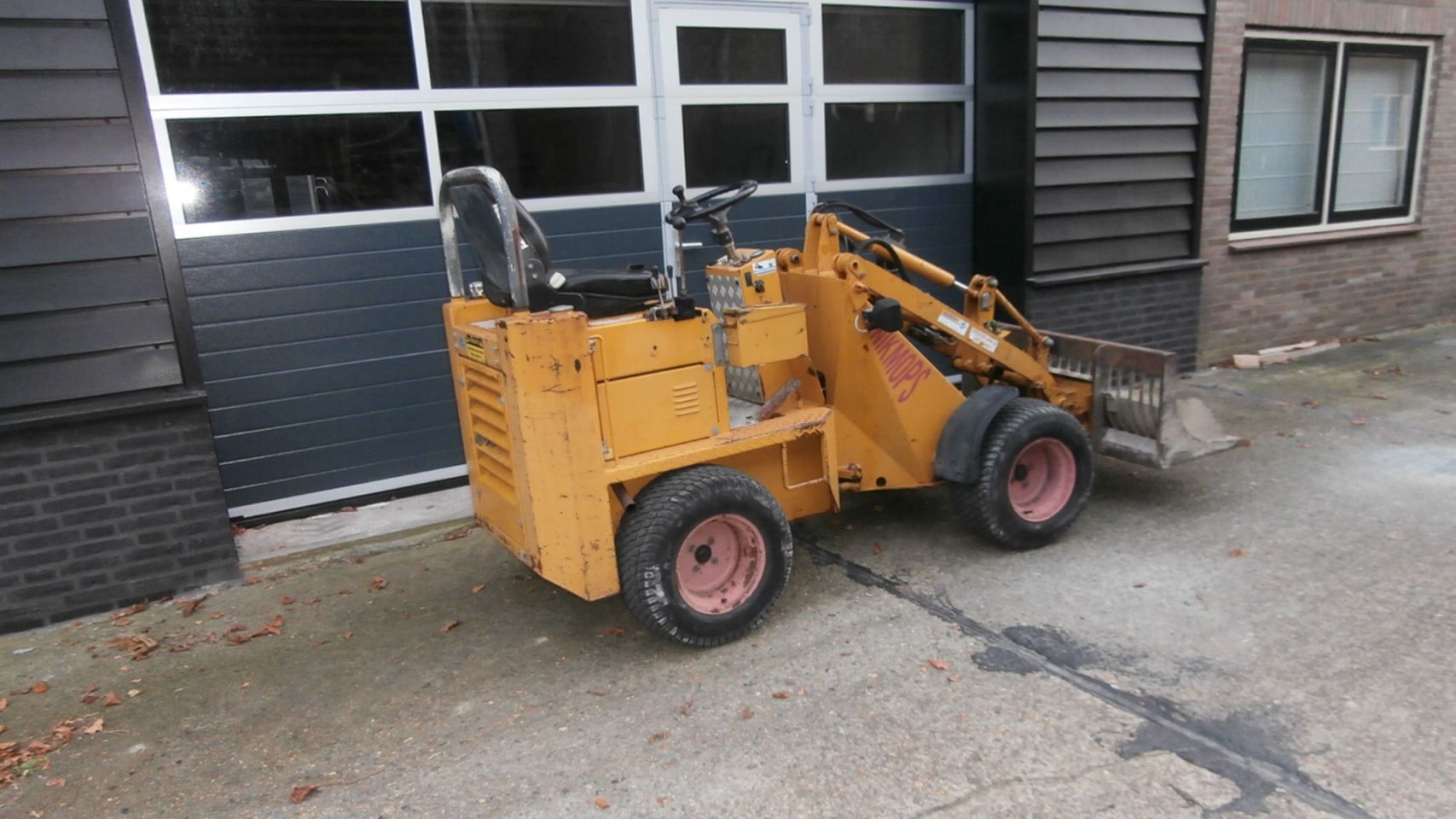 Knikmops 90 met bak prima staat €10.500,00