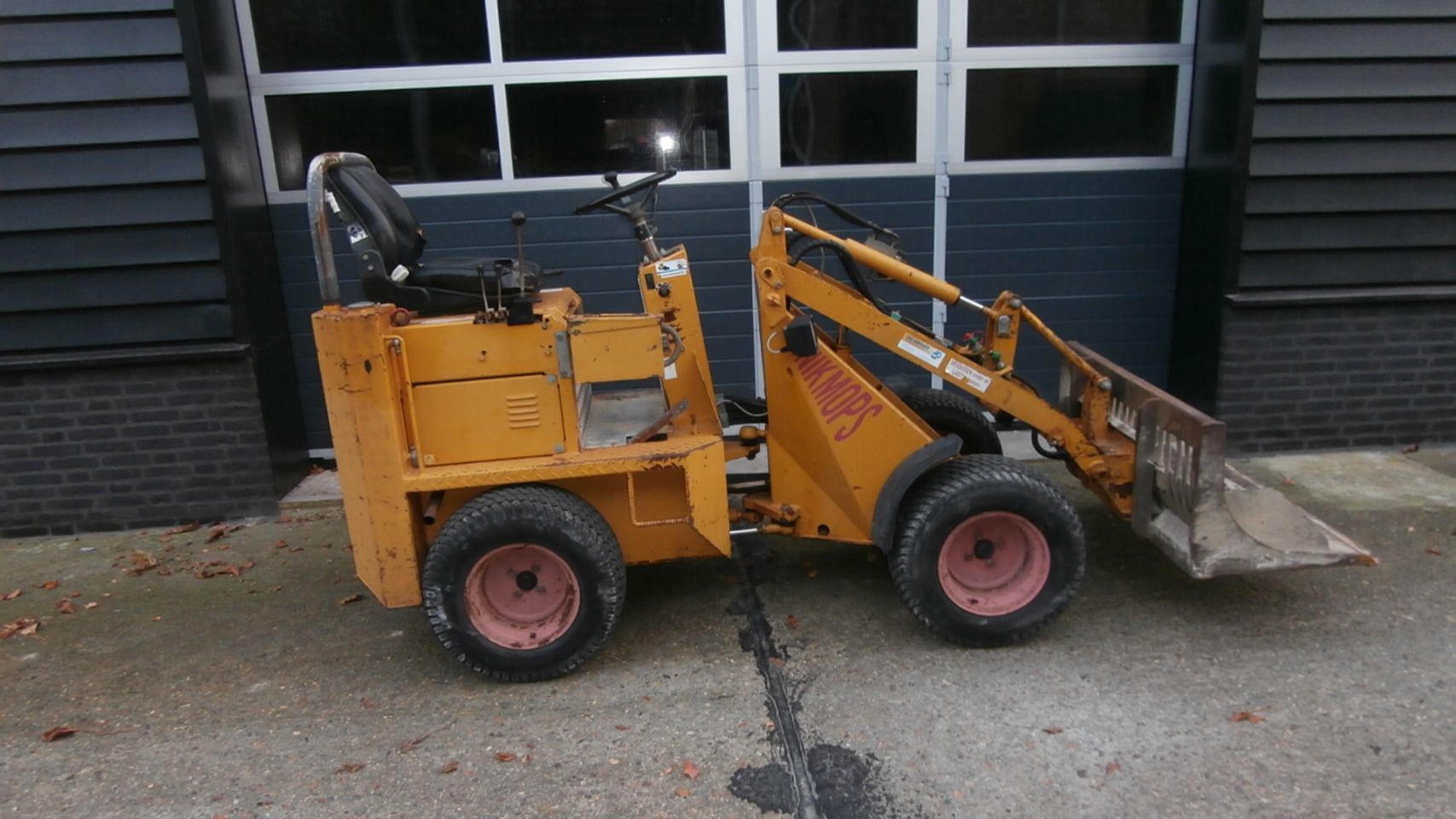 Knikmops 90 met bak prima staat €10.500,00