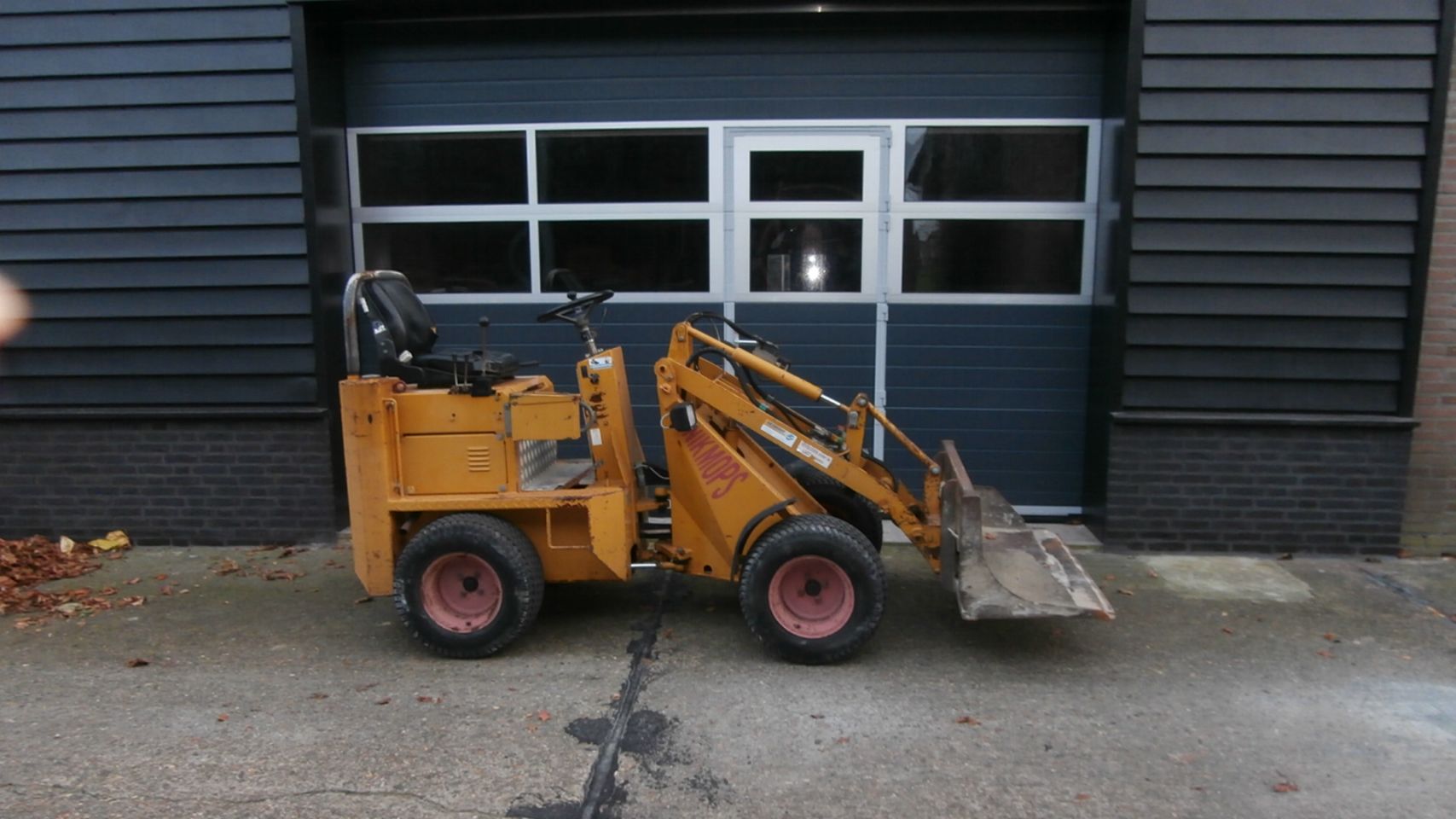 Knikmops 90 met bak prima staat €10.500,00