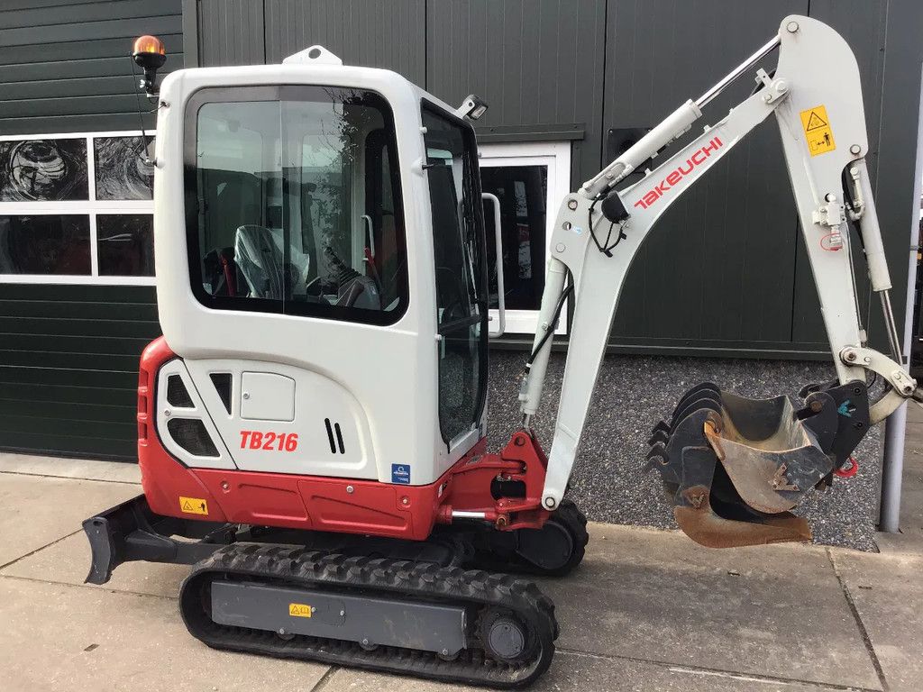 Takeuchi TB216 met maar 150 uur