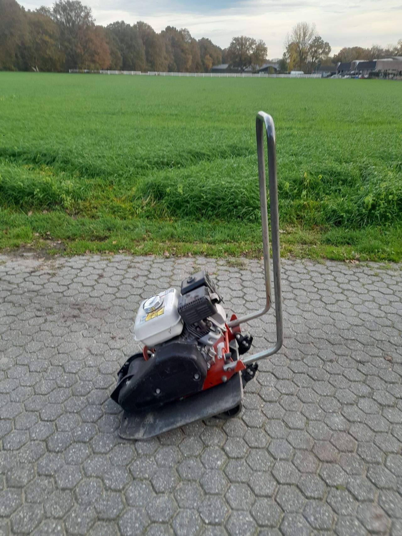 Xx trilplaat Dynapac en Mikasa benzine 1.5 ton