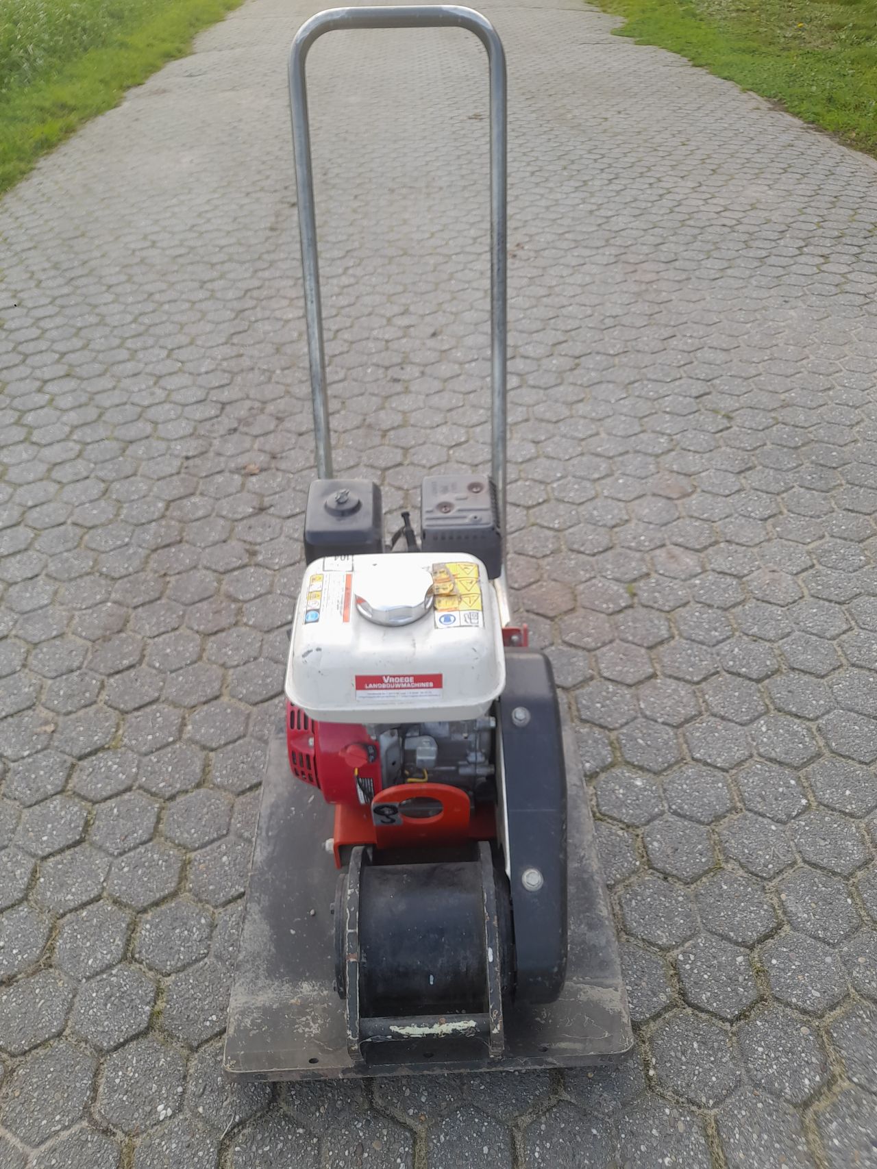 Xx trilplaat Dynapac en Mikasa benzine 1.5 ton