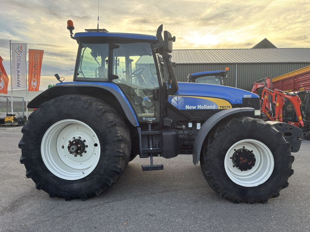 NEW HOLLAND TM175