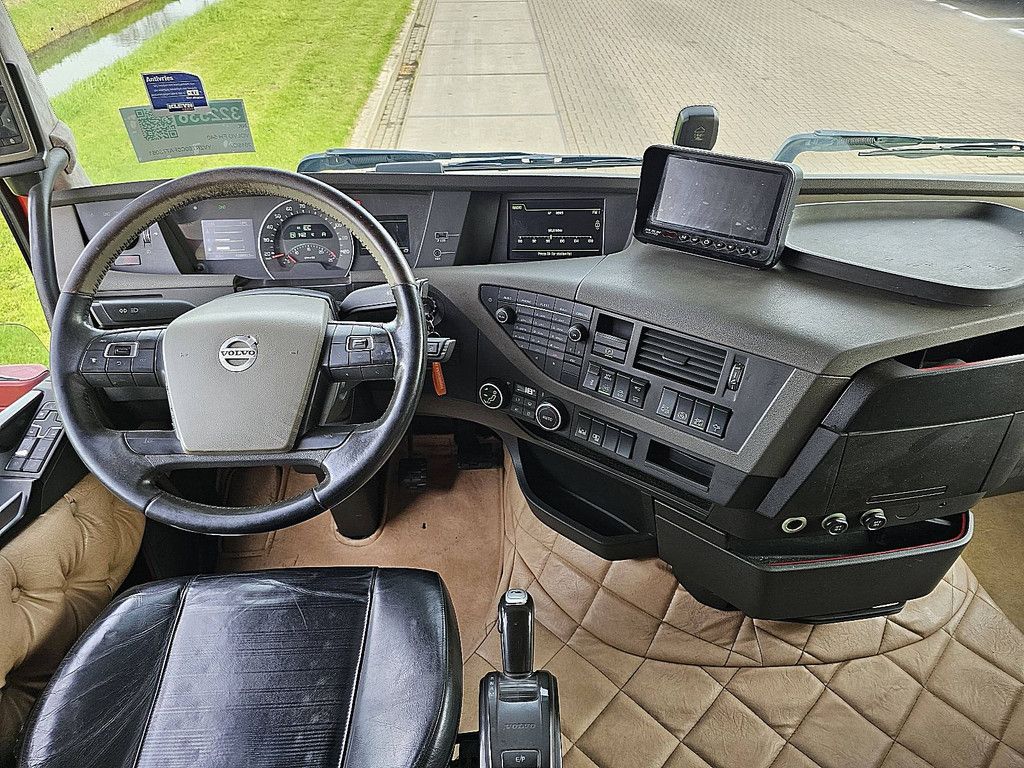 VOLVO FH 540 6x2 steered 440tkm