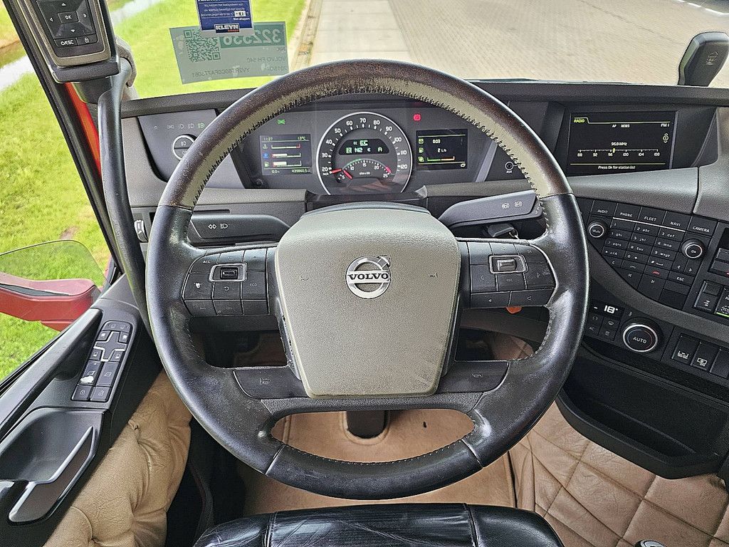 VOLVO FH 540 6x2 steered 440tkm