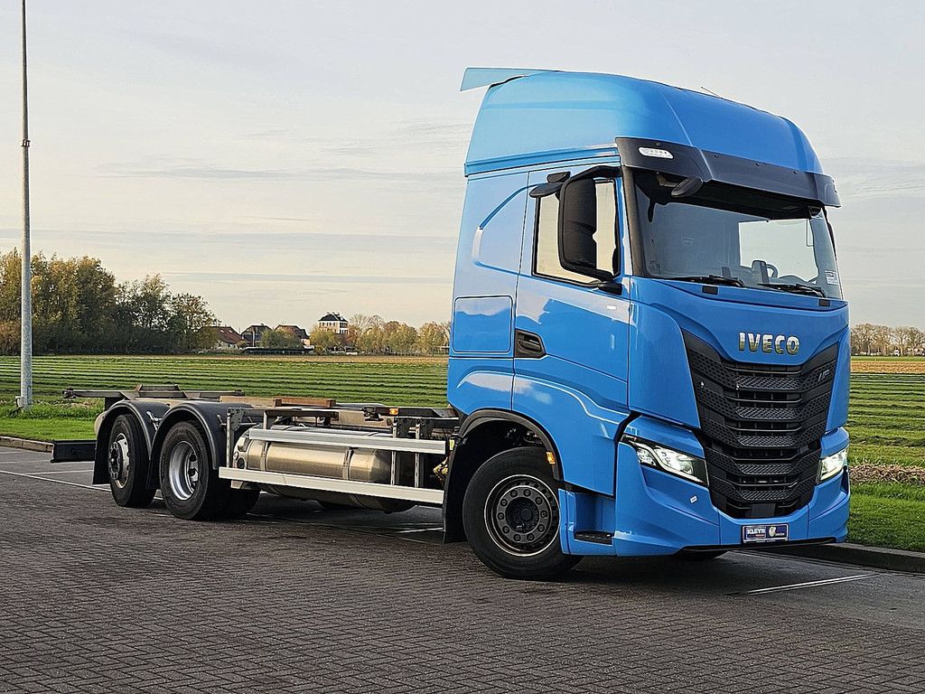 IVECO S-WAY AS260S46 lng