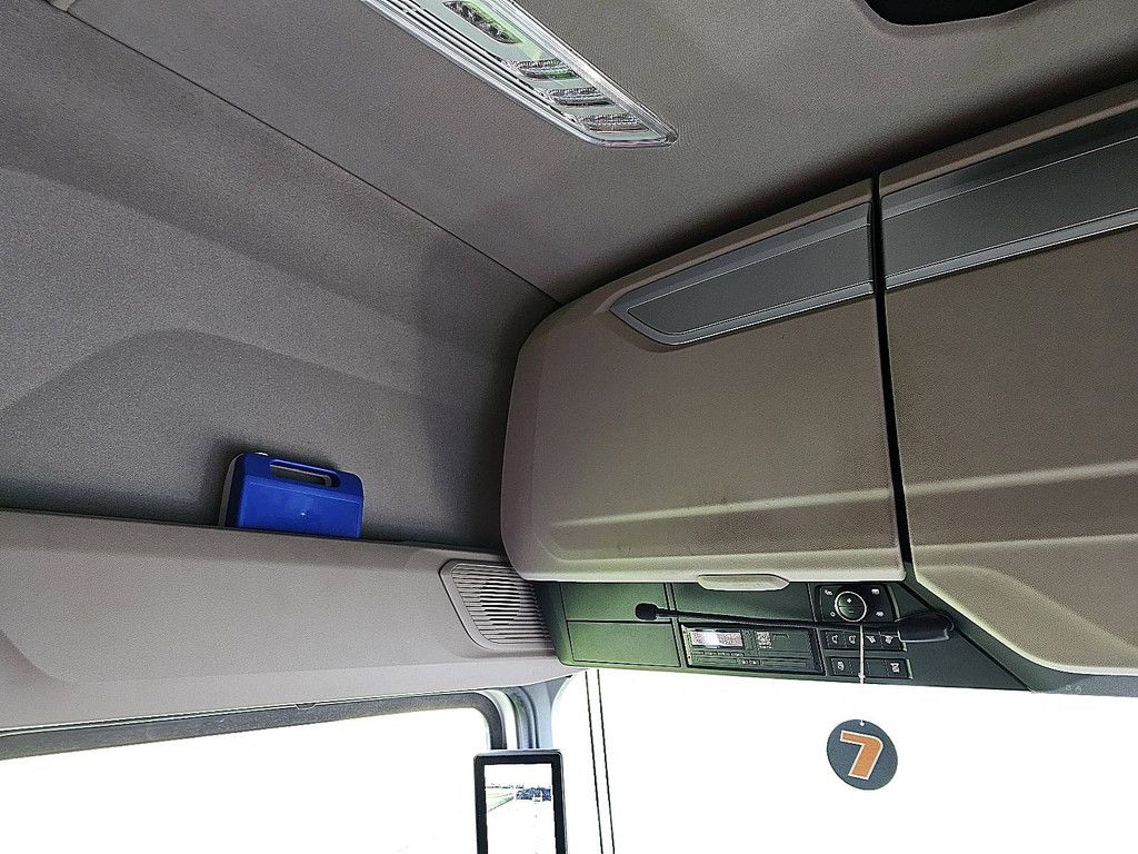 DAF XG+ 480 xg+ 2x tank skirts