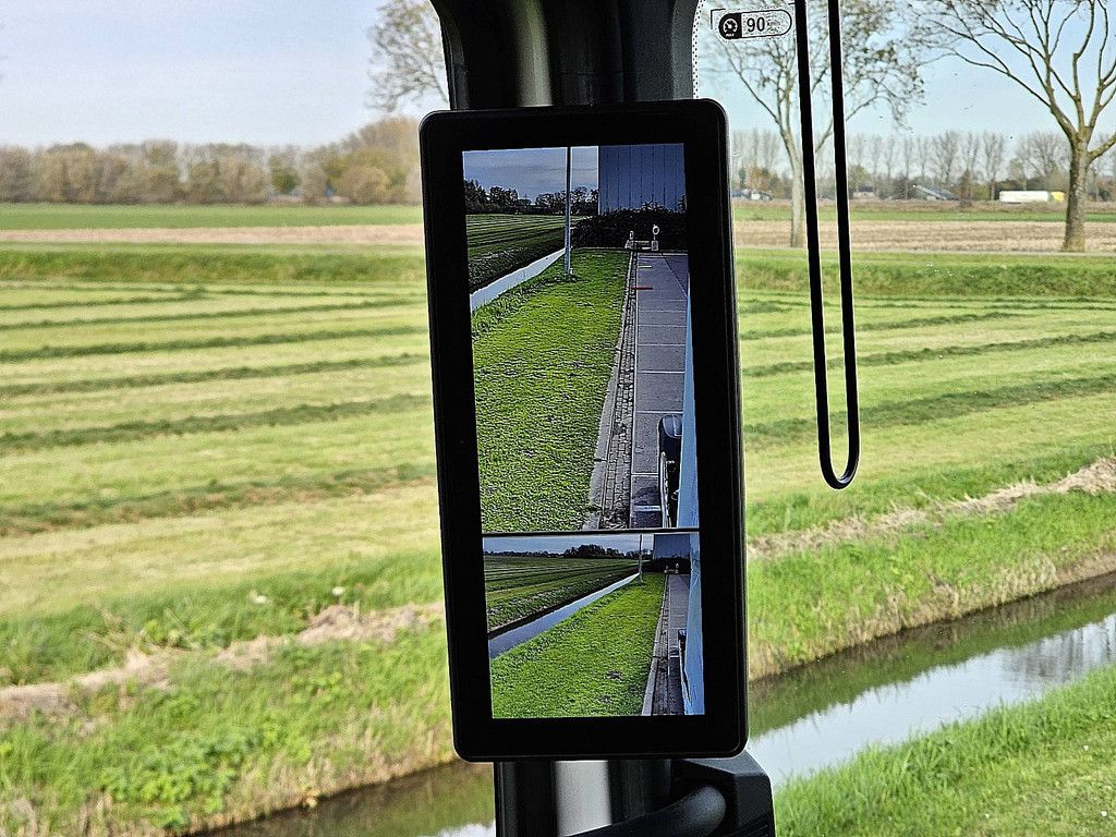 DAF XG+ 480 xg+ 2x tank skirts