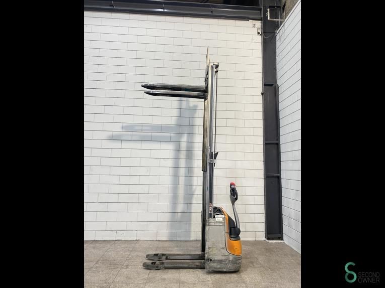 Stackers Electric Still EXV12 2019