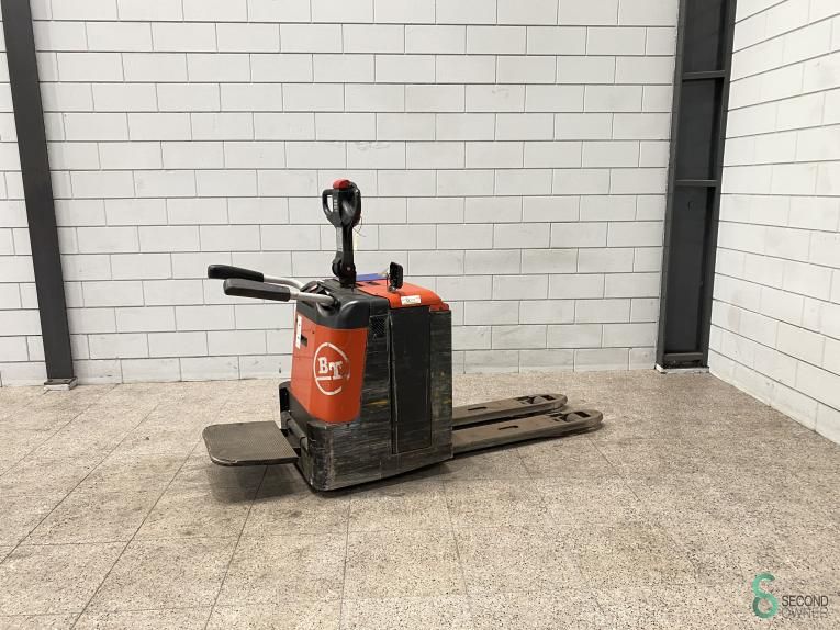 Pallet trucks Electric BT LPE240 2006