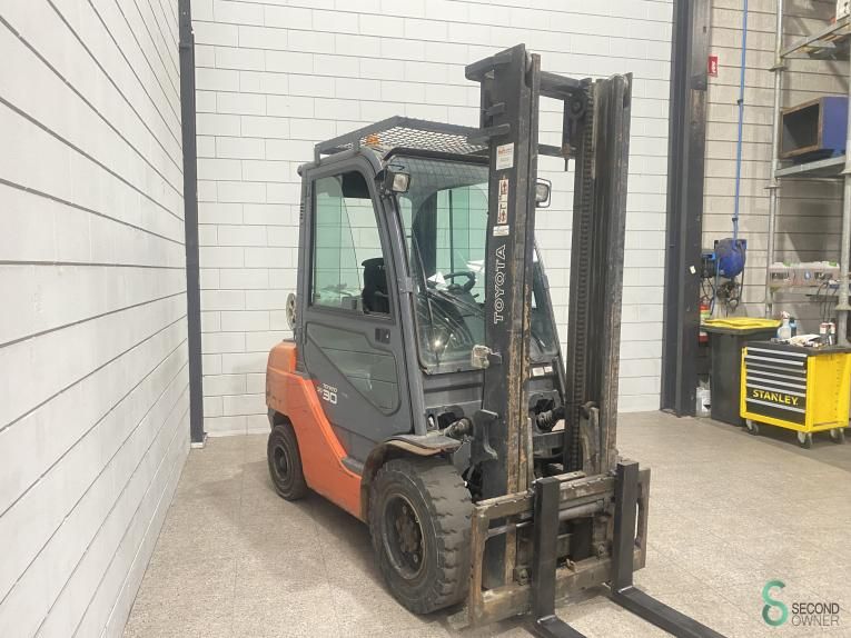 Forklifts LPG Toyota 02-8 FGF 30 2008