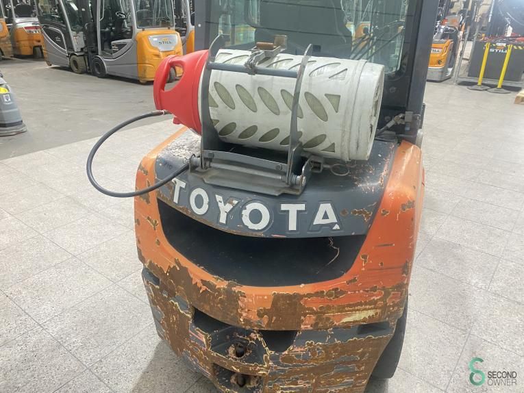 Forklifts LPG Toyota 02-8 FGF 30 2008