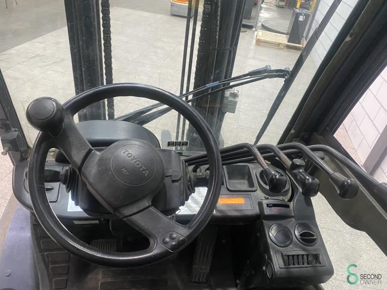 Forklifts LPG Toyota 02-8 FGF 30 2008
