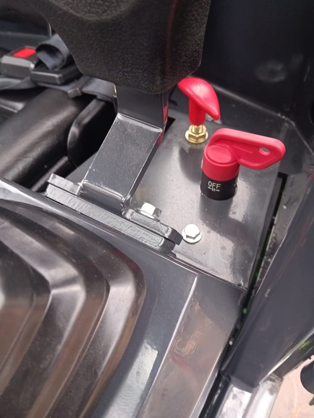 YAMA R10K – benzine minigraver, 3 bakken & 3 jr garantie