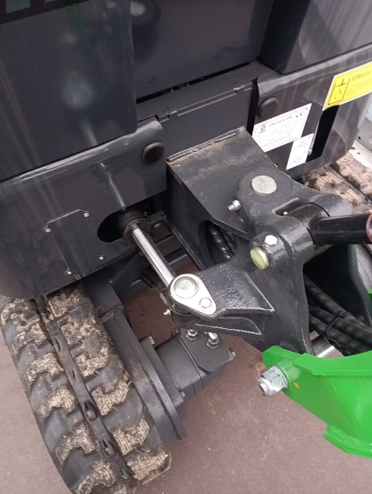 YAMA R10K – benzine minigraver, 3 bakken & 3 jr garantie