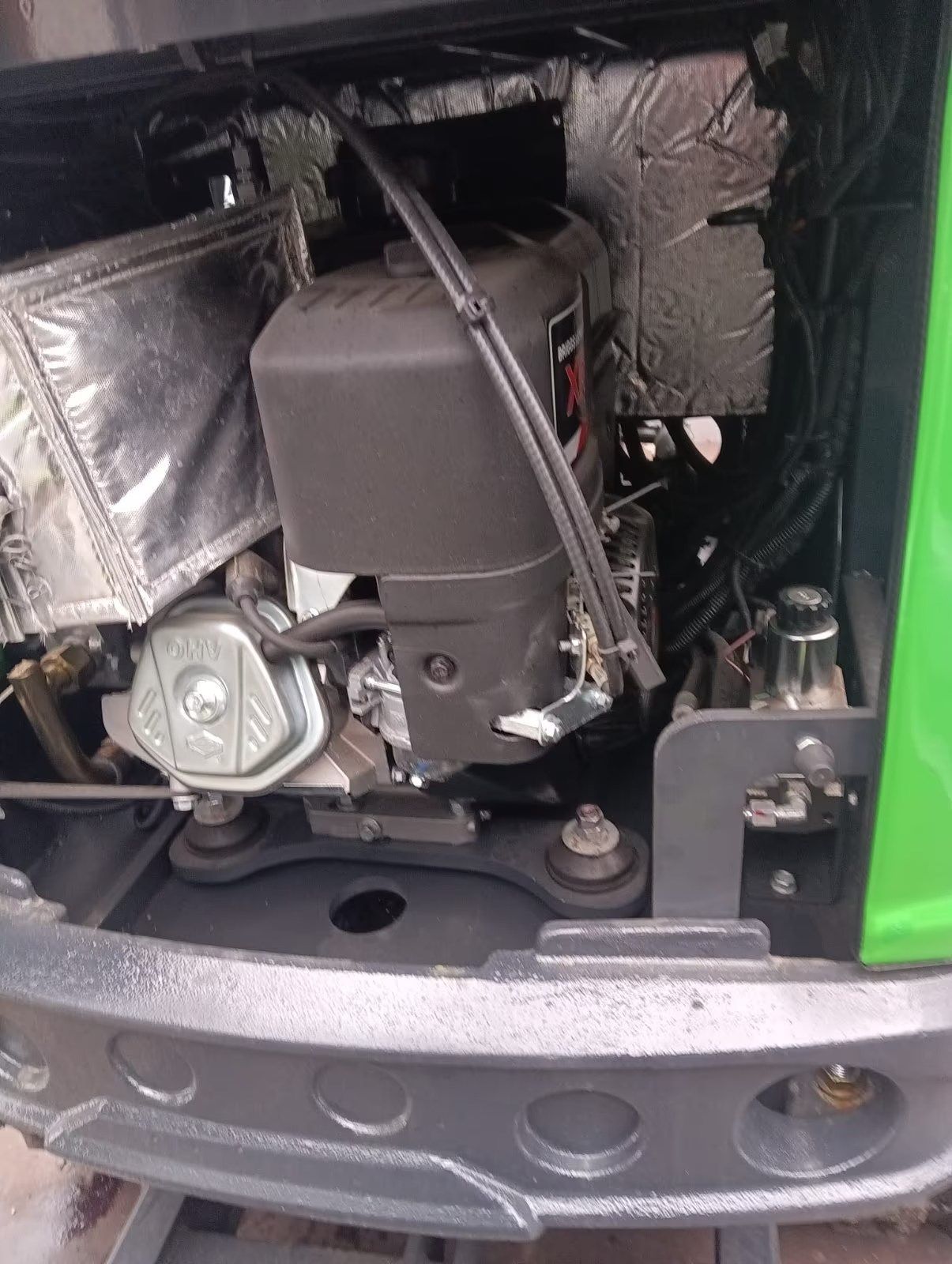 YAMA R10K – benzine minigraver, 3 bakken & 3 jr garantie