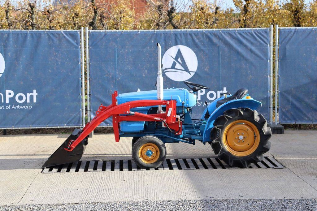 Kleintraktor Hinomoto BEST E14 Diesel 14 PS mit Frontlader Umbau