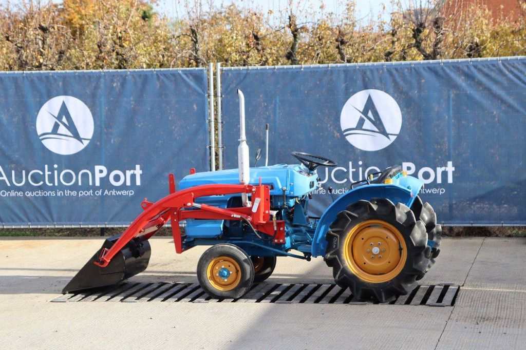 Kleintraktor Hinomoto BEST E14 Diesel 14 PS mit Frontlader Umbau