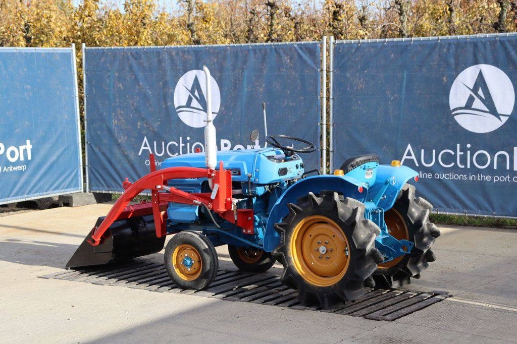 Kleintraktor Hinomoto BEST E14 Diesel 14 PS mit Frontlader Umbau