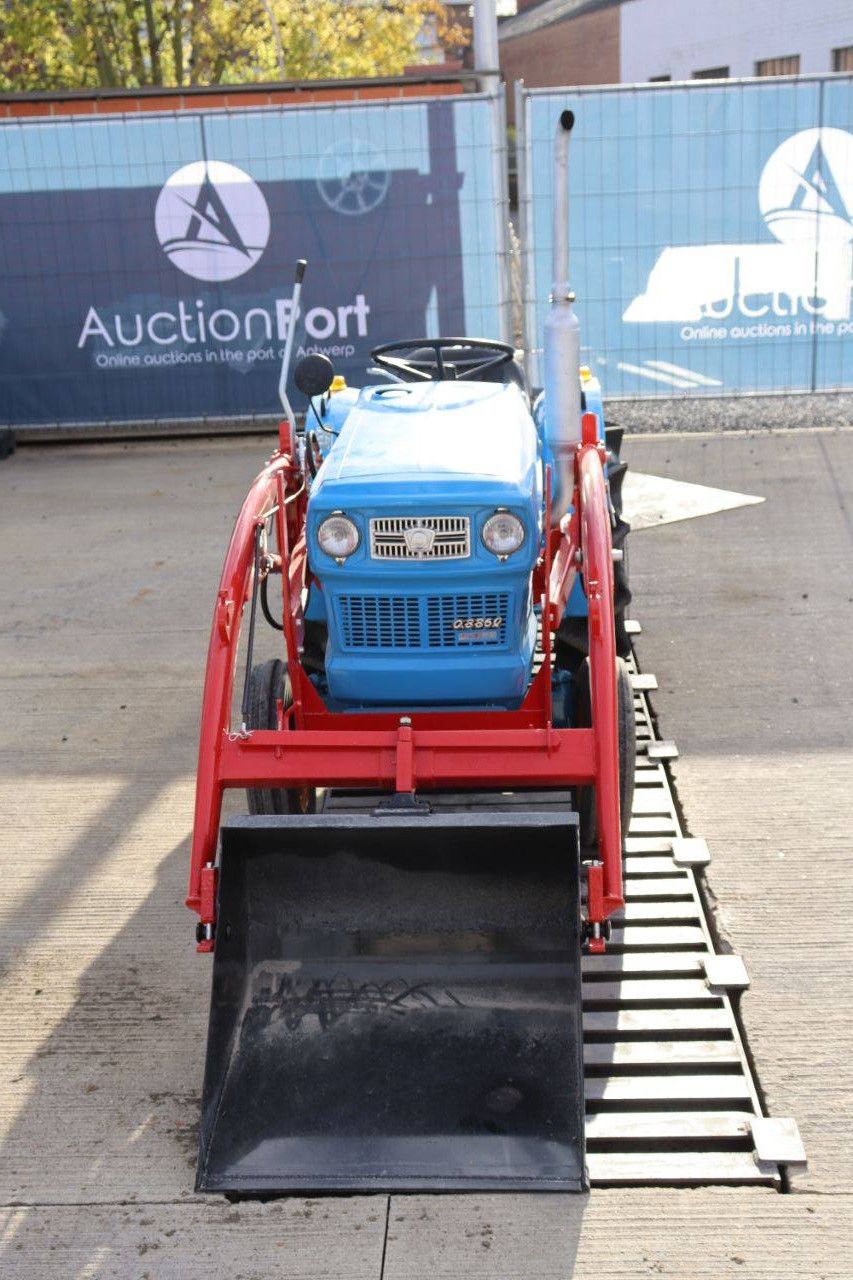 Kleintraktor Hinomoto BEST E14 Diesel 14 PS mit Frontlader Umbau